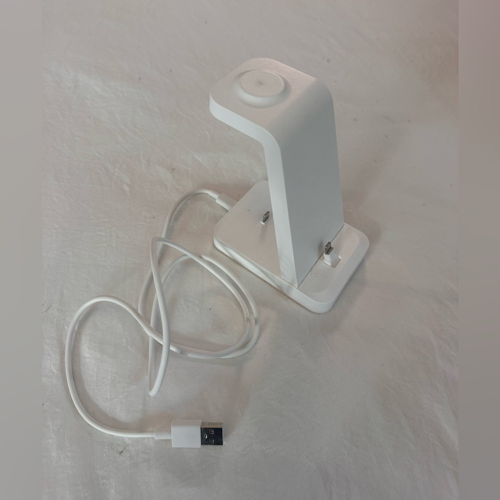 White Charging Stand with USB Cable